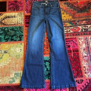 Like New Paige Genevieve Flare Jenas, Size 27